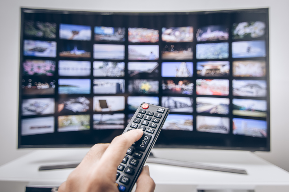 Oglądanie polskiej telewizji online dla wielu osób jest problemem pilot do telewizora i telewizor